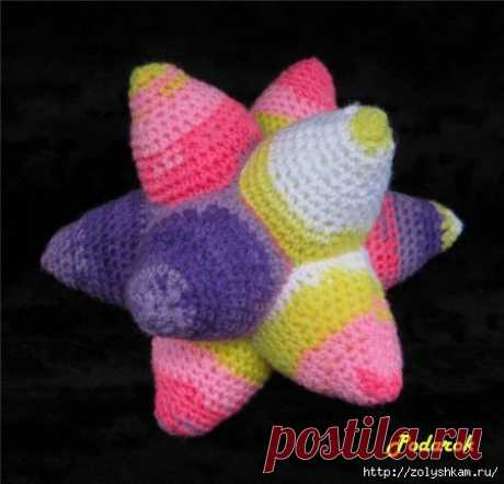 Вязаная игрушка мячик звезда.