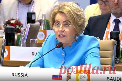 Россия перевыполнила свои обязательства по защите климата. Россия перевыполнила свои обязательства по Киотскому протоколу к Рамочной конвенции ООН об изменении климата. По словам спикера Совфеда Валентины Матвиенко, благодаря РФ в атмосферу не попало 40 миллиардов тонн эквивалента углекислого газа (CO2). В то же время объем выбросов парниковых газов в мире вырос в 2,5 раза.