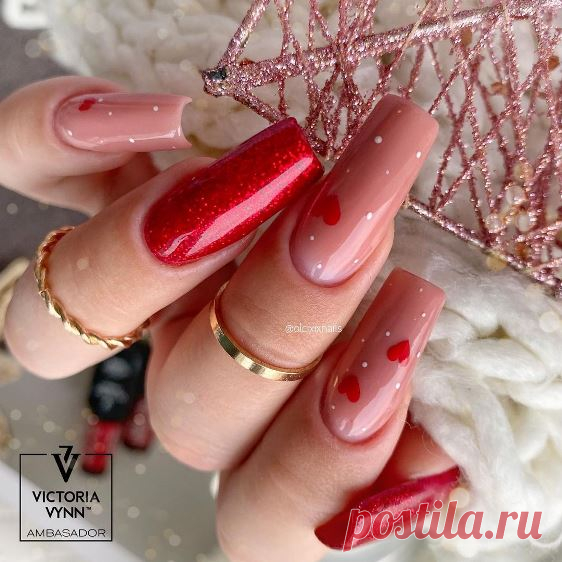 Красный ногти с сердечками