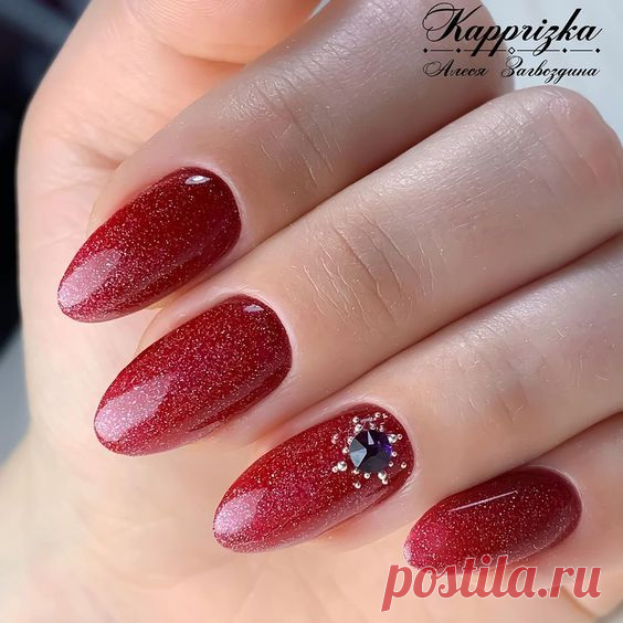 Изумительные красные ногти