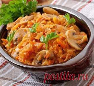 Ароматная капуста уместна на любом столе! Яркая, сочная, вкусная!
ТУШЕНАЯ КАПУСТА С ГРИБАМИ
Ингредиенты:
Показать полностью…
- Капуста - 600 г
- Шампиньоны - 500 г
- Морковь - 1 шт 
- Лук - 1 шт
- Томатная паста - 1 ст. л (можно заменить на томатный сок)
- Оливковое масло - 1 ст. л
- Соль, перец - по вкусу
Приготовление:
1. Капусту шинкуем, кладем в кастрюлю, солим и мнем руками, пока она не станет мягкой и не начнет пускать сок. 
2. Доливаем в кастрюльку немного воды, ставим на огонь и туш