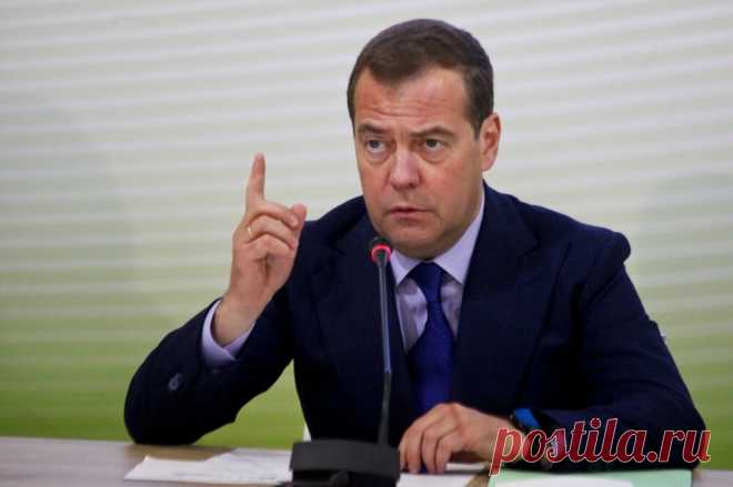Медведев высмеял закрытие границ Финляндии анекдотом про русский танк. Медведев не первый раз цитирует вымышленных персонажей Матти и Пекка.