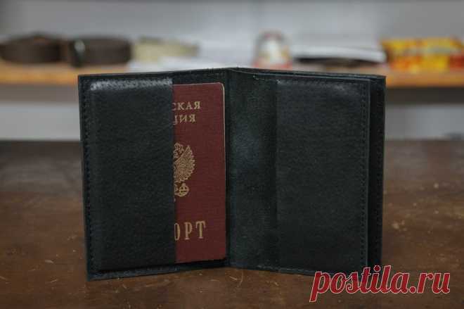 Модель: СРР-1809
Мульти-паспорт кожаный. Ручная работа. Универсальная и компактная вещица - есть отделения для паспорта, визиток и купюр.
Размеры: 10 на 14 см (в сложенном виде)
Цвета: черный, коричневый