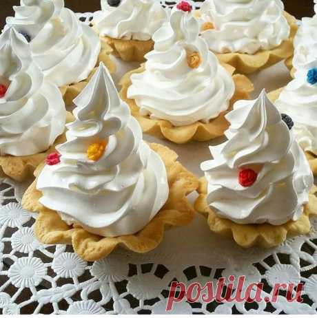 Корзинки с белковым кремом