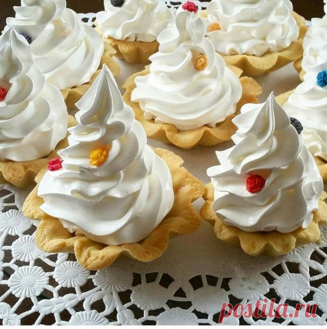 Корзинки с белковым кремом