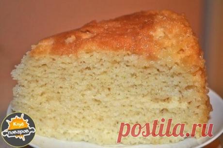 БОЖЕСТВЕННО ВКУСНЫЙ ТОРТ «ТРИ МОЛОКА»
Все дело в котором - в заливке!
Ингредиенты и приготовление:
4 яйца+стакан сахара взбить миксером на большой скорости до образования крепкой пены (мин.5).
Аккуратно вмешать стакан муки и пакетик разрыхлителя. В стакан налить 3 ст.ложки раст.масла, долить 3 ст.ложки крутого кипятка,затем все это вылить в тесто,хорошо,но аккуратно перемешать (лопаточкой)
Вылить в форму (я на бумагу для выпечки,бока не смазываю). Печь в духовке (я в мультиварке 45 минут) о