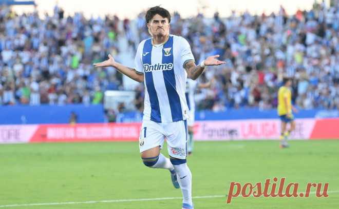Marca узнала о планах футболиста уйти в декрет из-за конфликта с клубом. Хуан Крус пытается добиться согласия «Леганеса» на трансфер в другую команду, но клуб отказывается. Футболист, который скоро станет отцом, пригрозил взять отпуск по уходу за ребенком