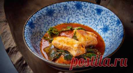 Рыбный томатный суп - ПУТЕШЕСТВУЙ ПО САЙТУ. Не стоит пугаться большого количества ингредиентов в этом супе, ведь главное – результат. Палтус дает навар, лосось – цвет и нежность, обе рыбы прекрасно сочетаются с томатами, поэтому и рыбный томатный суп должен получиться под стать этому безупречному сочетанию.  ИНГРЕДИЕНТЫ Бульон рыбный – 800 г Томатный соус – 400 г Томаты …