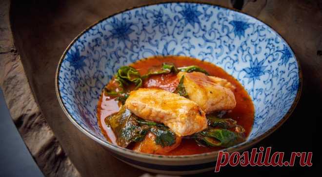 Рыбный томатный суп - ПУТЕШЕСТВУЙ ПО САЙТУ. Не стоит пугаться большого количества ингредиентов в этом супе, ведь главное – результат. Палтус дает навар, лосось – цвет и нежность, обе рыбы прекрасно сочетаются с томатами, поэтому и рыбный томатный суп должен получиться под стать этому безупречному сочетанию.  ИНГРЕДИЕНТЫ Бульон рыбный – 800 г Томатный соус – 400 г Томаты …