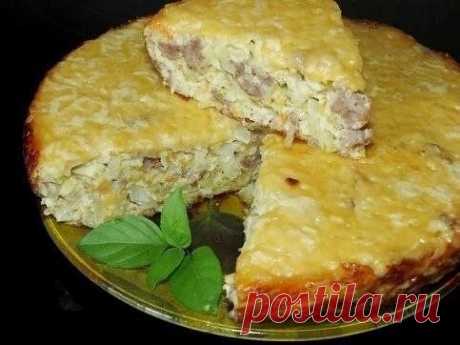 Вкусная ПП запеканка из капусты с мясом 
на 100грамм - 108.39 ккалБ/Ж/У - 9.31/5.38/5.47 
 
Ингредиенты: 
Капуста белокочанная - 400 г 
Куриный фарш – 400 г (из филе) 
Лук – 1 шт 
Морковь – 1 шт 
Масло оливковое для обжарки мяса 
Соль, перец черный молотый - по вкусу 
 
Для заливки: 
Йогурт натуральный – 6 ст. л 
Яйца – 3 шт 
Мука цельнозерновая – 3 ст. л 
Соль - по вкусу 
Сыр нежирный – 50 г 
 
Приготовление: 
Белокочанную капусту нашинковать, обмять. Порезать лук, натере...