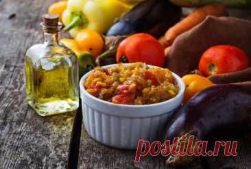 Икра из баклажанов с помидорами и перцем