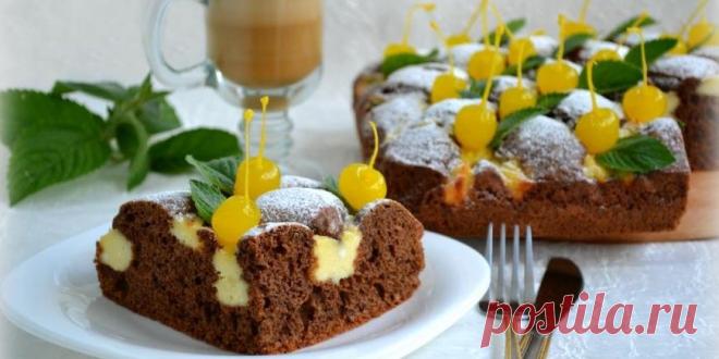 Шоколадно-ореховый пирог с творожным кремом.