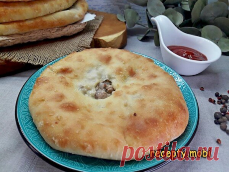 Кубдари по-грузински
✅ Ингредиенты:
Для теста:
▫️ мука в/с - 500 г;
▫️ очищенная вода - 330 мл;
▫️ растительное масло без запаха - 40 мл;
▫️ сливочное масло жирностью 82% - 40 г;
▫️ куриные яйца - 1 шт;
▫️ соль мелкая - 1 ч. ложка;
▫️ сахар белый - 1 ч. ложка;
▫️ дрожжи - 5 г.
Для начинки:
▫️ свиная/говяжья мякоть - 500 г;
▫️ сырое сало - 100 г;
▫️ лук белый - 150 г;
▫️ хмели-сунели - 0,5 ч. ложки;
▫️ кориандр - 0,5 ч. ложки;
▫️ соль мелкая - 0,5 ч. ложки;
...