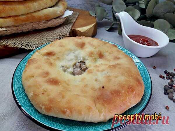 Кубдари по-грузински
✅ Ингредиенты:
Для теста:
▫️ мука в/с - 500 г;
▫️ очищенная вода - 330 мл;
▫️ растительное масло без запаха - 40 мл;
▫️ сливочное масло жирностью 82% - 40 г;
▫️ куриные яйца - 1 шт;
▫️ соль мелкая - 1 ч. ложка;
▫️ сахар белый - 1 ч. ложка;
▫️ дрожжи - 5 г.
Для начинки:
▫️ свиная/говяжья мякоть - 500 г;
▫️ сырое сало - 100 г;
▫️ лук белый - 150 г;
▫️ хмели-сунели - 0,5 ч. ложки;
▫️ кориандр - 0,5 ч. ложки;
▫️ соль мелкая - 0,5 ч. ложки;
...