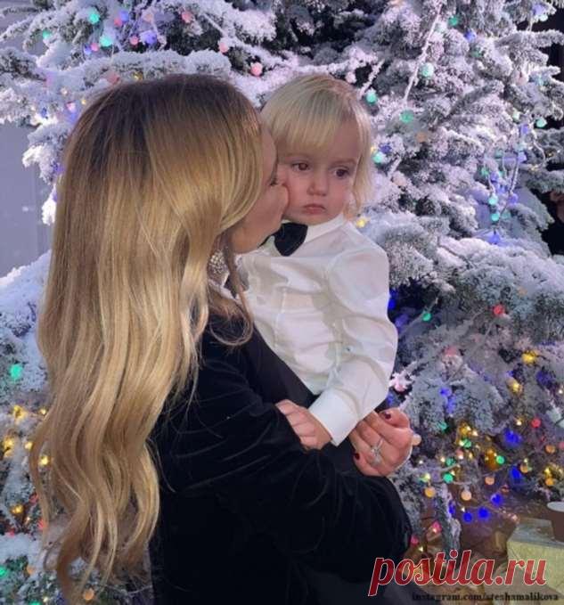 Стефания Маликова показала трогательный семейный портрет с дедом, отцом и братом | Краше Всех