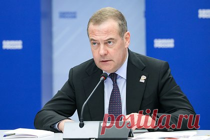 Медведев предложил США отправить армейский спецназ пострелять в здании на Банковой