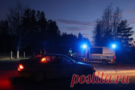 В Польше рассказали о причинах взрыва в штаб-квартире полиции. Взрыв в штаб-квартире польской полиции, в результате которого пострадал главный комендант полиции Польши генерал Ярослав Шимчик, произошел из-за случайной детонации реактивного гранатомета. О модели «подарка», который польские правоохранители получили от коллег во время рабочего визита на Украину, не сообщается.