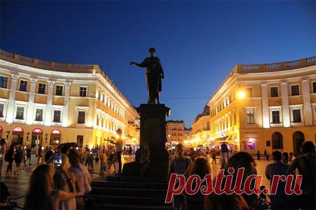 В Одессе, Кировограде и Херсоне ночью прогремели взрывы. В ряде украинских регионов также объявлялась воздушная тревога.