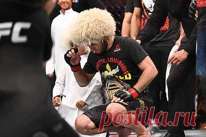 Хабиб Нурмагомедов оценил возможность возвращения в UFC. Бывший боец смешанного стиля Хабиб Нурмагомедов высказался о возвращении в Абсолютный бойцовский чемпионат (UFC). «UFC 300 пройдет без меня, как и UFC 400», — написал он. Нурмагомедов трижды защитил титул чемпиона UFC в легком весе, после чего в 2020 году завершил карьеру.