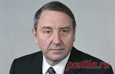 Умер экс-руководитель ракетно-космической отрасли СССР Олег Бакланов. Первый заместитель председателя Совета обороны СССР умер в возрасте 89 лет Скончался первый заместитель председателя совета министров СССР, генеральный директор государственной корпорации по космической деятельности «Роскосмос» Олег Николаевич Бакланов, говорится в сообщении госкорпорации. Бакланову было 89 лет, он был одним из создателей советской ракетно-ядерной промышленности и космонавтики. В середине 1950-х годов он рук…