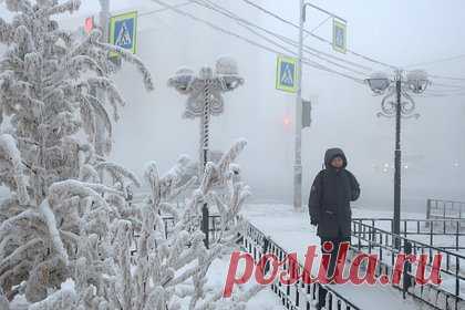 Российскому региону спрогнозировали пятидневные 60-градусные морозы. В Якутии аномально холодная погода сохранится до 22 января. О продолжении 60-градусных морозов сообщается на сайте Якутского управления по гидрометеорологии и мониторингу окружающей среды. «19-22 января 2023 года в городе Якутске ожидается опасное явление – аномально холодная погода», — говорится на сайте.