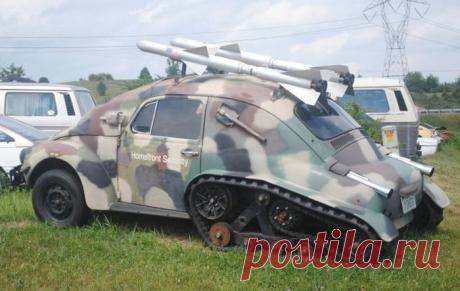 Парочка коротких анекдотов 70 км/ч Купил недавно, дальний знакомец, крутую совершенно иномарку в автосалоне. Куча электроники, коробка автомат и др... В скором времени решил он выехать за город: педаль в пол,... скорость 70 км/ч и какая-то тревожная надпись на компьютере с восклицательными знаками бежит...