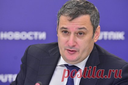 В Госдуме прокомментировали нападение на гражданина Ирана в Москве. Причиной нападения на гражданина Ирана в Москве стала безнаказанность, заявил депутат Госдумы Александр Хинштейн. Ранее стало известно, что трое людей, из которых двое школьников, ворвались к мужчине в квартиру, избили его и воткнули нож ему в ягодицу. Соседи уверены, что конфликт спровоцировали школьники.