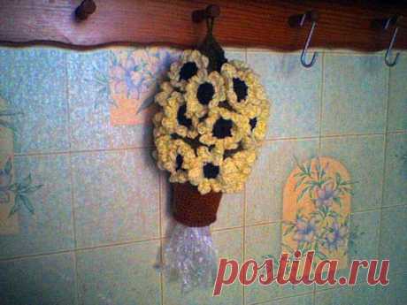 Контейнер для хранения полиэтиленовых пакетов.