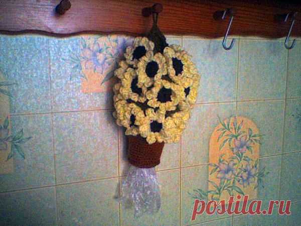 Контейнер для хранения полиэтиленовых пакетов.