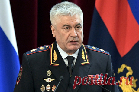 Полицейским вручили награды за поимку предполагаемого убийцы девочки в Тюмени. Министр внутренних дел России генерал полиции Владимир Колокольцев вручил ведомственные награды сотрудникам уголовного розыска за раскрытие убийства 8-летней девочки в Тюмени. Медаль МВД получили старшие оперуполномоченные Главного управления уголовного розыска и начальник отдела уголовного розыска Тюмени.