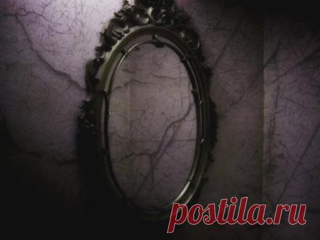 ПОЧЕМУ НЕЛЬЗЯ РУГАТЬ СЕБЯ ПЕРЕД ЗЕРКАЛОМ? Зеркало — магический предмет, который открывает проход в иные изменения и является источником мощной энергии. Перед зеркалом нельзя ругать себя и говорить плохие слова.