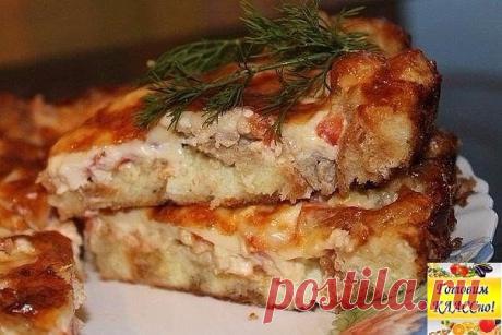 ПИРОГ С МЯСОМ "ЛЕГЧЕ НЕ БЫВАЕТ"
Ингредиенты
- 2 яйца
- 0.5 ч. ложка соли
- 1 стакан муки
- 1 стакан кефира
- 0.5 ч. ложка соды
Начинка:
- 300 гр фарша
- 2-3 луковицы, порезать кубиками
- соль, перец — по вкусу
Приготовление:
1. Кефир перемешиваем с содой и оставляем минут на 5.
2. Затем добавляем остальные ингредиенты и хорошо перемешиваем. Смазываем форму маслом, посыпаем мукой и выливаем половину теста.
3. Выкладываем подготовленную начинку (фарш сырой) и выливаем на неё...