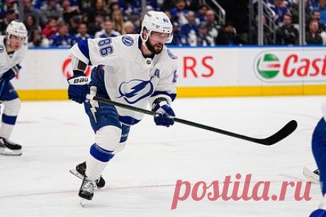 Россиянин Кучеров стал автором первого гола в новом сезоне НХЛ. «Тампа-Бэй Лайтнинг» обыграла «Нэшвилл Предаторс» в первом матче сезона-2023/2024 Национальной хоккейной лиги. Автором первого гола стал российский нападающий «Тампы» Никита Кучеров, позднее оформивший дубль. Защитник «Тампы» Михаил Сергачев отметился голевой передачей.