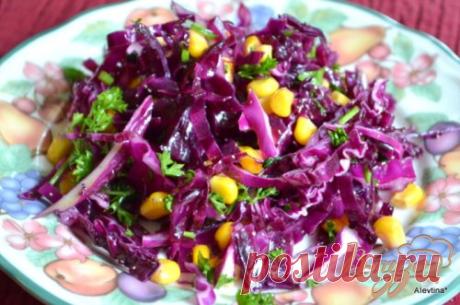 Салат с красной капустой и кукурузой