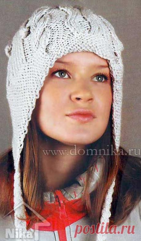 Вязаная женская шапка с косами