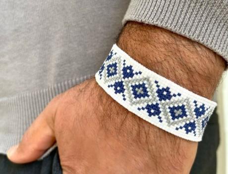 ​Мужской браслет из бисера "Свитерок"