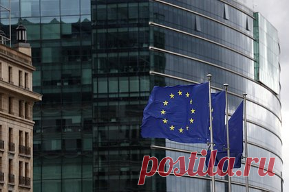 Украина отвергла информацию о просьбе свергнуть власти Польши. Украина не получала предложения от Германии и Франции помочь в свержении властей Польши ради членства в ЕС. Об этом заявил официальный представитель украинского МИД Олег Николенко. «Указанная информация не соответствует действительности. Категорически отвергаем такие инсинуации», — подчеркнул он.