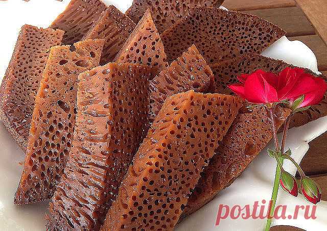 Бабка нягрэ рецепт.Мое любимое блюдо с детства ! Oбязательно  попробуйте это  очень  вкусно
2 стакан (стакан 250 мл) муки
10 яиц
300 гр сахара
200 мл растительного масла
250 мл кефира 
500 мл молока 
25 мл водки
1.5 ст.л соды пищевой
масло сливочное и сухари для формы
 
Приготовление:
В большой посуде смешиваю муку, соду, сахар. Наливаю масло и перемешиваю. В полученную массу ввожу понемногу кефир и молоко. Взбиваю все до однородной массы, чтоб не было комочков. Затем ввод...