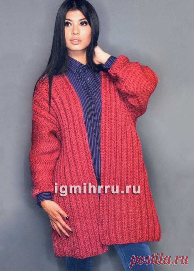 Красный объемный кардиган крупной вязки. Вязание спицами