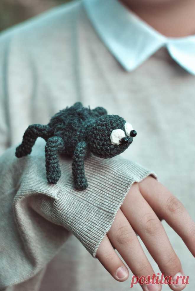 PDF Паучок крючком. FREE crochet pattern; Аmigurumi toy patterns. Амигуруми схемы и описания на русском. Вязаные игрушки и поделки своими руками #amimore - паук, маленький паучок.