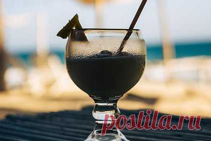 Отдыхавший на популярном курорте подросток сделал глоток коктейля и умер. Британский подросток, отдыхавший с друзьями в Испании, умер от аллергической реакции на коктейль, сделав всего один глоток напитка. Трагедия произошла на популярном испанском курорте Коста-дель-Соль 8 июля 2022 года, однако известно о ней стало только в настоящее время.