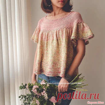 Блуза Fiore Top от Irene Lin. Спицы. КОНСТРУКЦИЯ  Пуловер вяжется без швов сверху вниз. Для более высокого выреза горловины спинки вяжутся несколько укороченных рядов.  РАЗМЕР 1 (2, 3, 4) (5, 6, 7, 8)