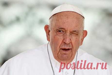 Папе Римскому провели операцию. Папе Римскому Франциску провели операцию на брюшной полости. Операция продлилась около трех часов. Ему провели лапаротомию и пластику брюшной стенки в рамках лечения от сужения кишечника. Понтифика уже перевели в палату. Ранее сообщалось, что Папа Римский вернется в Ватикан спустя несколько дней после операции.