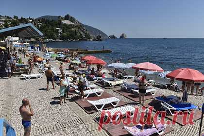 Переехавшая в Крым россиянка назвала плюсы и минусы курорта в бархатном сезоне. Россиянка, переехавшая в Крым, навала главные достоинства и недостатки отдыха на полуострове в бархатном сезоне. Главным и единственным минусом стали неблагоприятные погодные условия — поездку могут омрачить внезапные дожди или перепады температуры воды. Плюсов, наоборот, автор статьи перечислила гораздо больше.