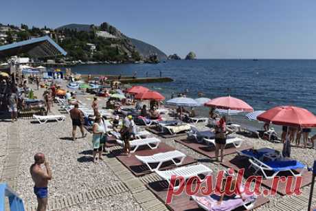 Переехавшая в Крым россиянка назвала плюсы и минусы курорта в бархатном сезоне. Россиянка, переехавшая в Крым, навала главные достоинства и недостатки отдыха на полуострове в бархатном сезоне. Главным и единственным минусом стали неблагоприятные погодные условия — поездку могут омрачить внезапные дожди или перепады температуры воды. Плюсов, наоборот, автор статьи перечислила гораздо больше.