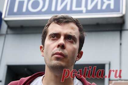 ФСБ рассказала о незаконном пересечении госграницы Доброхотовым. Главный редактор издания The Insider (администратор доменного имени признан в России СМИ-иноагентом) Роман Доброхотов незаконно перешел российско-украинскую границу вне пунктов пропуска. В связи с незаконным пересечением госграницы против него возбуждено уголовное дело. Спецслужбы задокументировали факт.