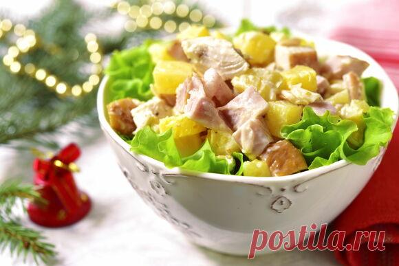 Салат с курицей и ананасами