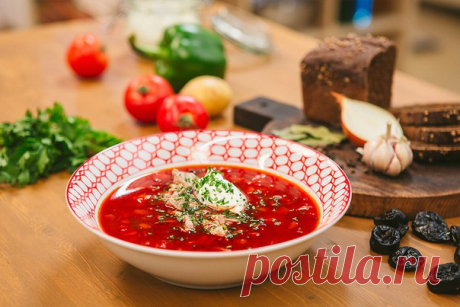 [подпишись] #рецепты #стс #проСТОкухня #про100кухня
ПРОСТО КУХНЯ: &quot;АРХАНГЕЛЬСКИЙ БОРЩ С ЧЕРНОСЛИВОМ&quot;

Ингредиенты:
Индейка голень 800г — 128 рублей
Показать полностью…