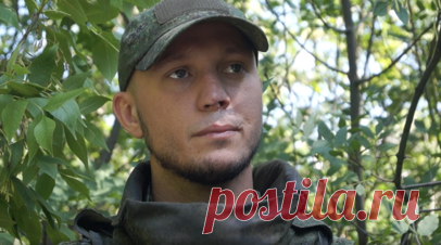 «ВСУ ведут себя трусливо»: как штурмовик Знахарь, защищающий ДНР с 2014 года, борется с вражескими дронами. Штурмовик и разведчик Знахарь ещё в 2014 году принимал участие в битве за донецкий аэропорт, а с начала СВО служит в прославленном батальоне «Сомали», освобождает города в ДНР и обучает новобранцев. По его словам, сейчас противниками зачастую становятся не сами боевики ВСУ, а дроны, которые могут атаковать в любой момент, в том числе и во время эвакуации раненых товарищей. Какие задачи…
