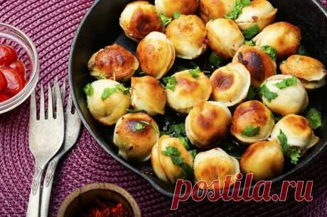Жареные пельмени на сковороде: 20 очень вкусных рецептов  жареные пельмени на сковороде.